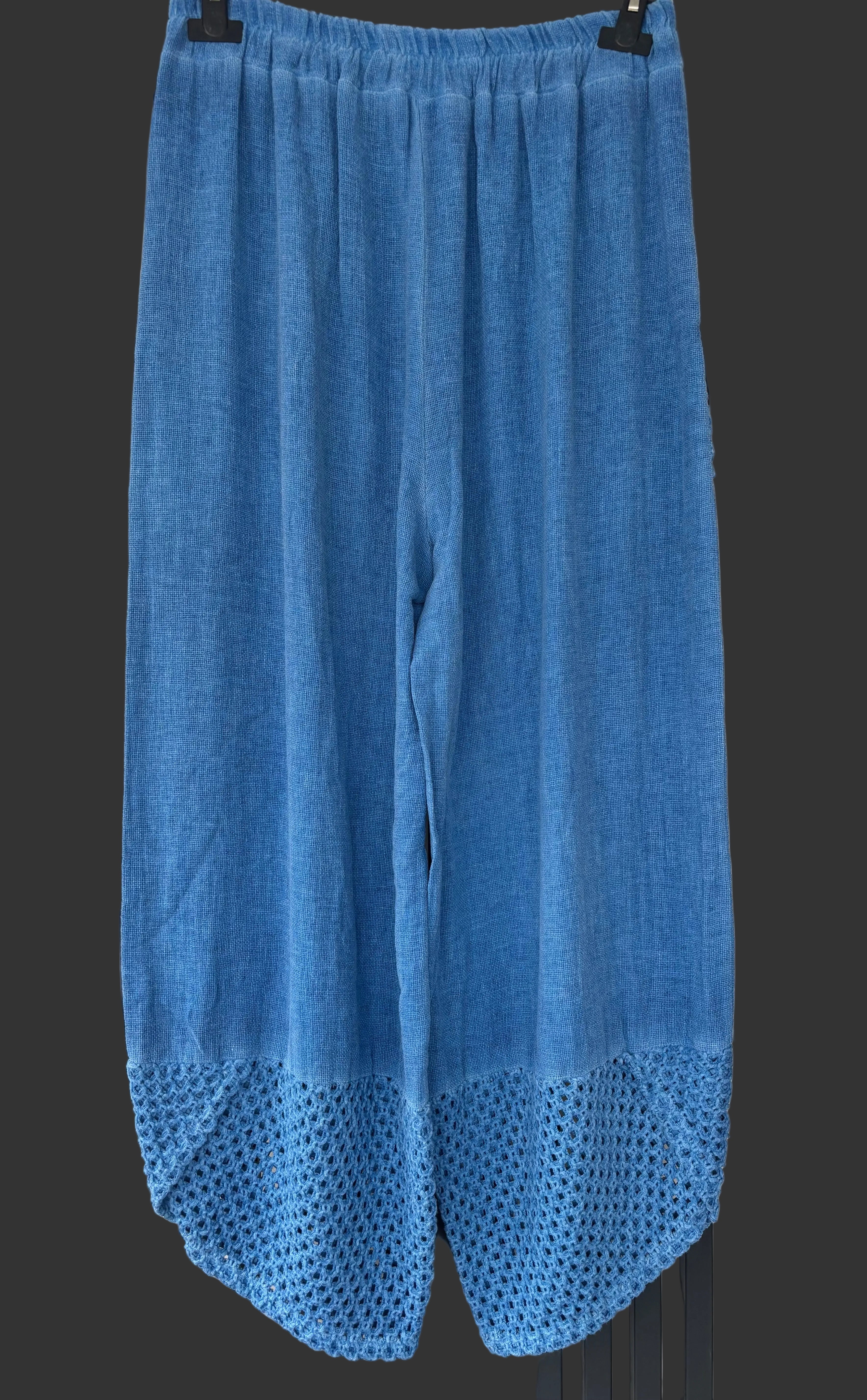 Blue pants with textured bottom hem 